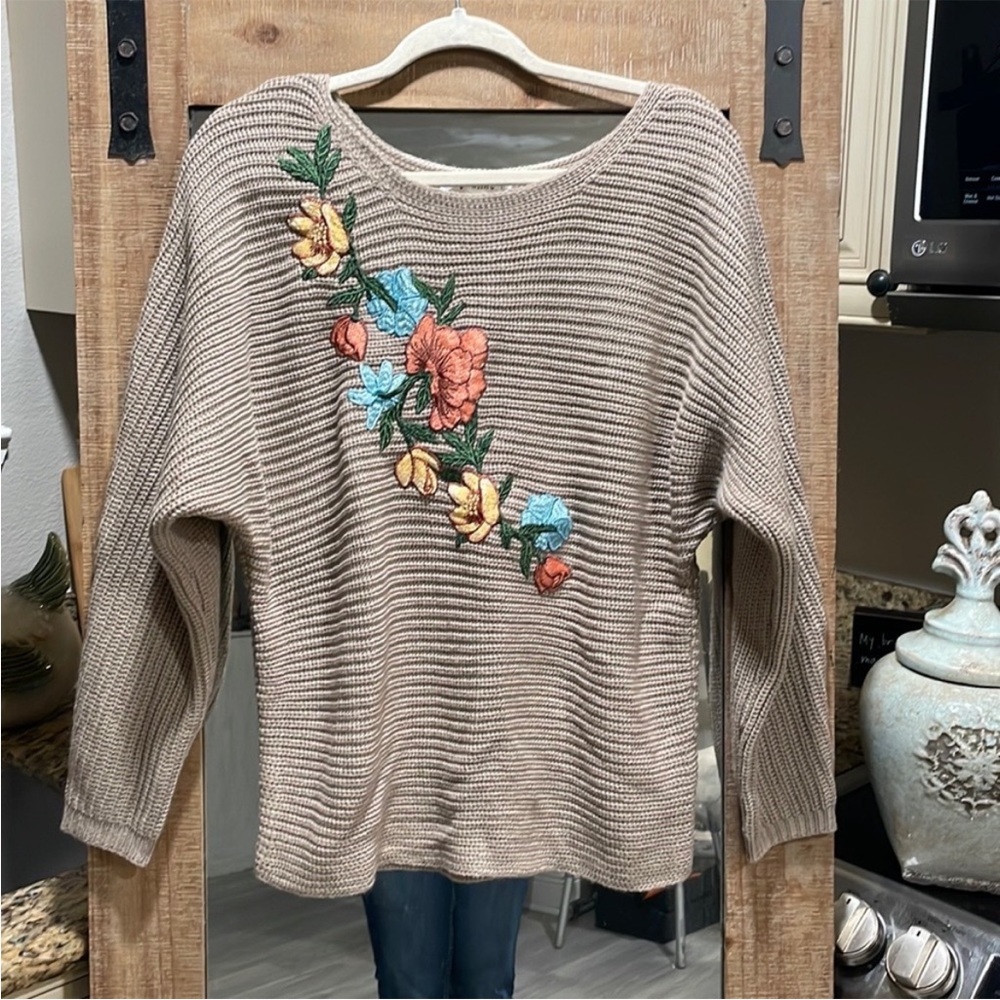 Sweater Bundle Size Small - image 6